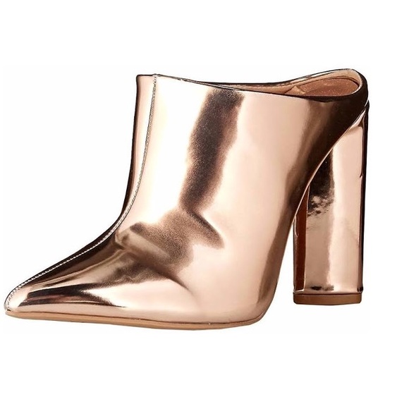 Qupid Shoes - 5 for $30 SALE‼️ Rose Gold Metallic Slide On Mules